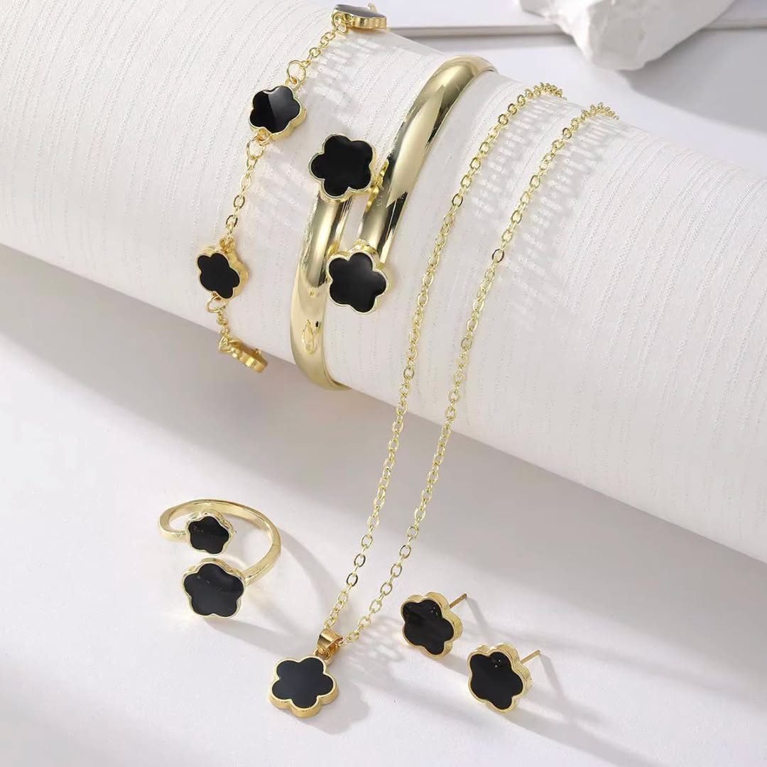 Parure trèfle noir et doré : collier, bracelet, bague et boucles